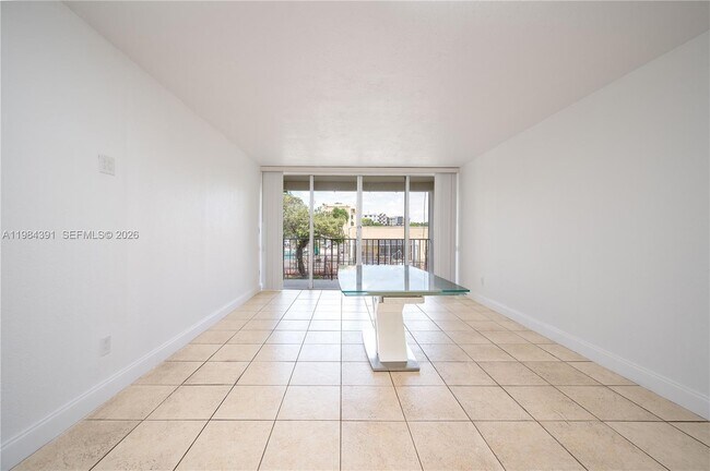 Foto del edificio - 9220 Fontainebleau Blvd