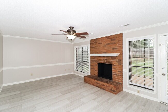 Foto del edificio - 6500 Baird Ln