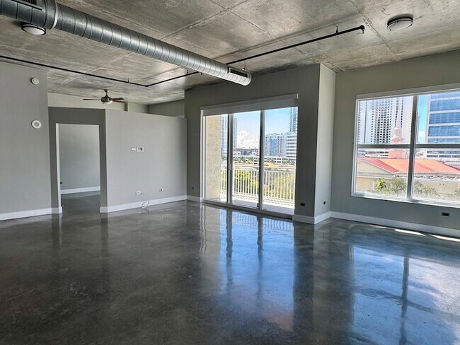 Foto del edificio - 313 NE 2nd St