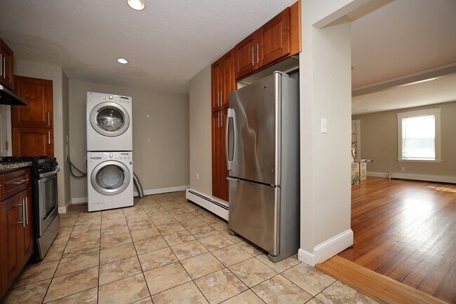 Foto del edificio - 1370 Pleasant St