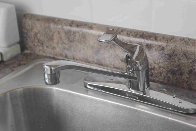 Kitchen sink - 445 Burcke Dr