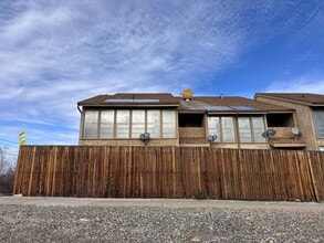 Building Photo - 551 Garfield Dr