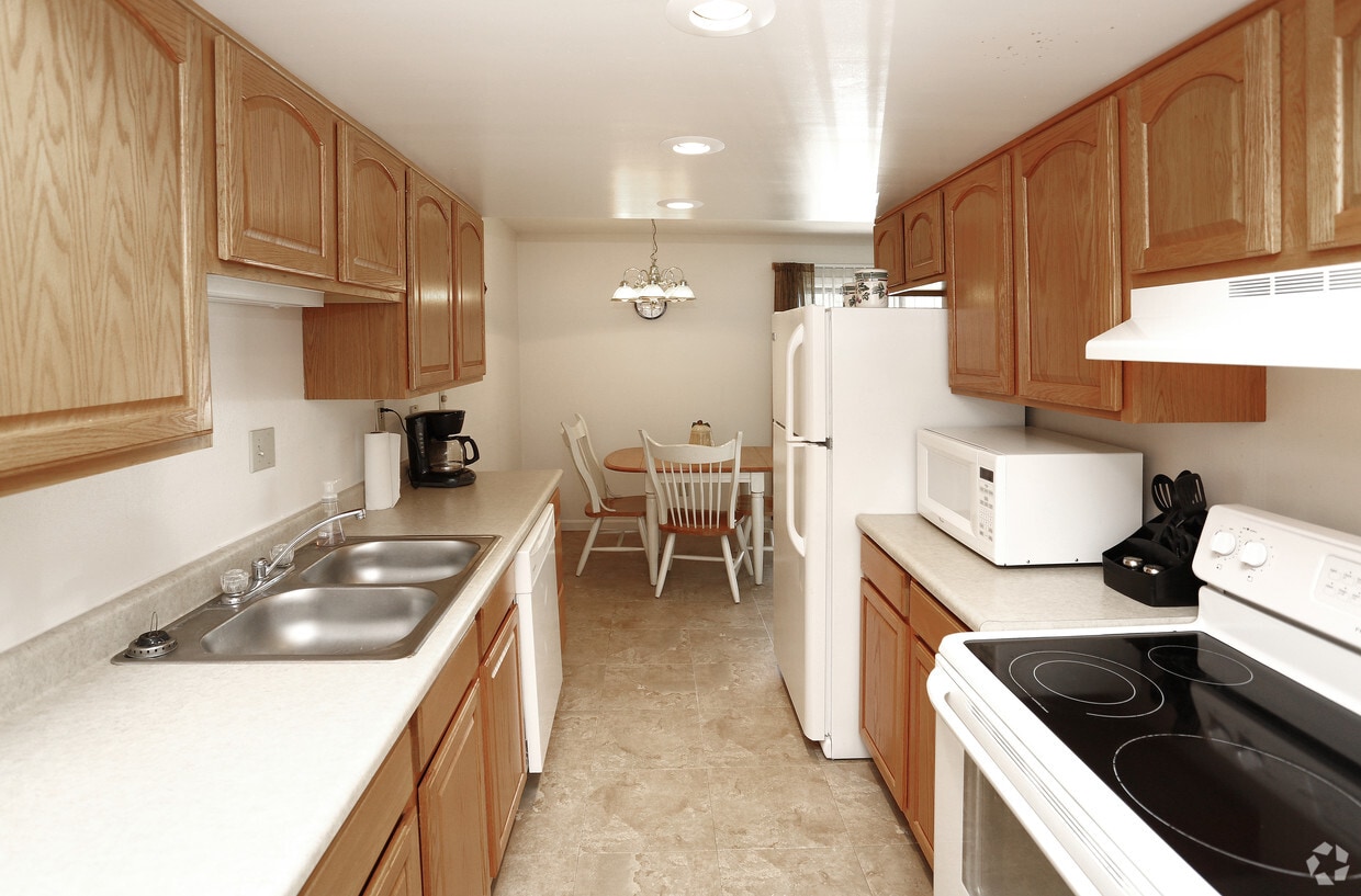 Colonial Crest Apartments Muncie, IN