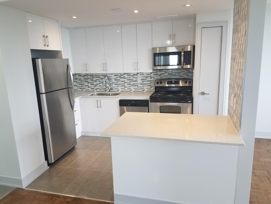 Primary Photo - 225 Davisville Avenue