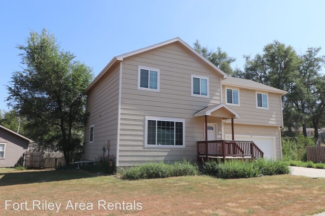 Building Photo - 4 br, 3.5 bath House - 701 S. Clay St