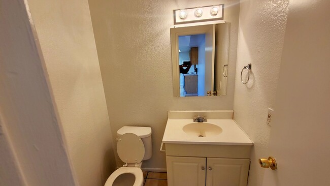 Foto del edificio - AFFORDABLE UNIT ON THE PHOENIX/TEMPE BORDER!
