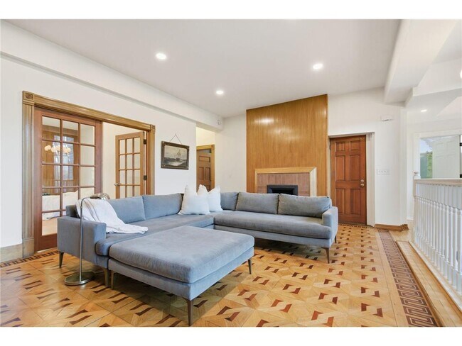 Foto del edificio - 2701 DuPont Ave S