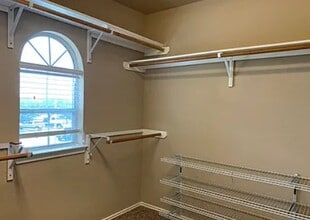 Building Photo - 15114 Wing Heart