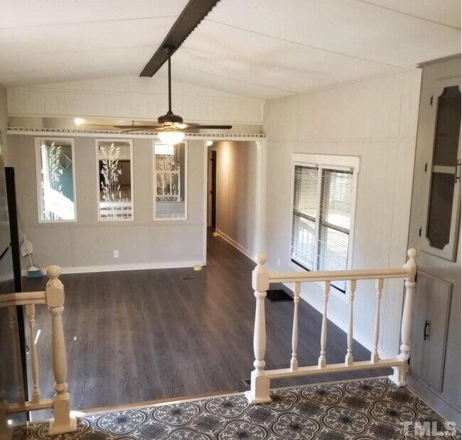 Building Photo - 326 Hereford Dr