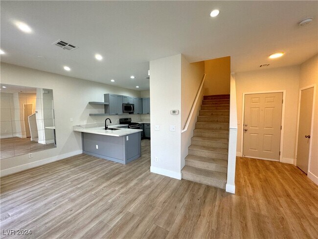 Building Photo - 251 S Green Valley Pkwy