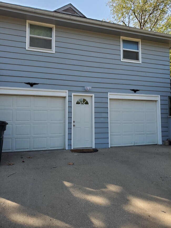 car garage - 2100 College Heights Rd