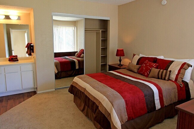 Foto del edificio - 7117 Wood Hollow Dr