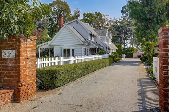 Building Photo - 134 S Carmelina Ave