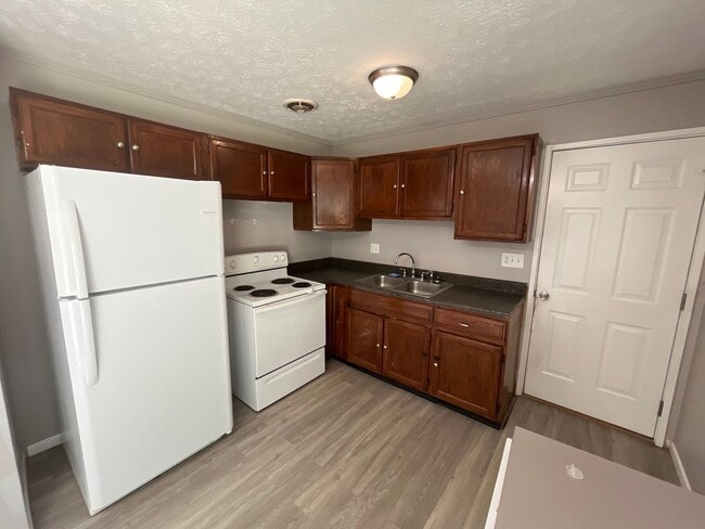 Building Photo - 615 Moss Oak Ave