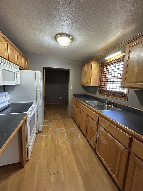 Foto del edificio - 1107 E 7th St