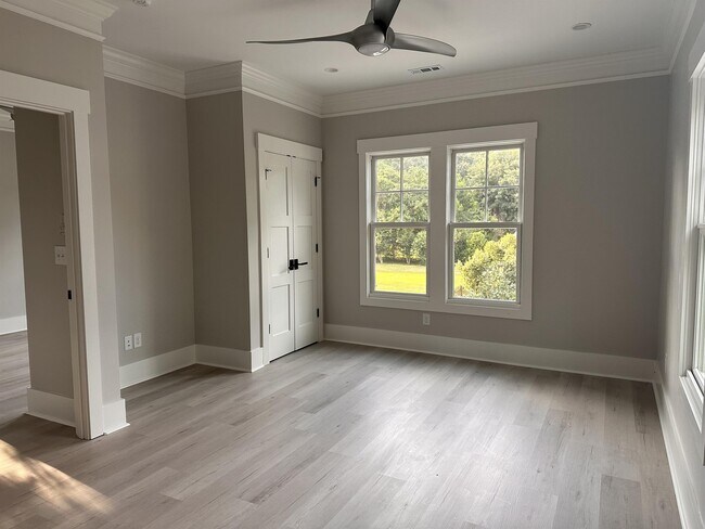 Building Photo - 850 Ribaut Rd