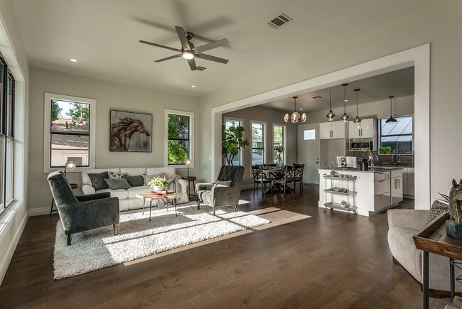 Foto del edificio - **MOVE - IN SPECIAL** MUST SEE! CHARMING 2...