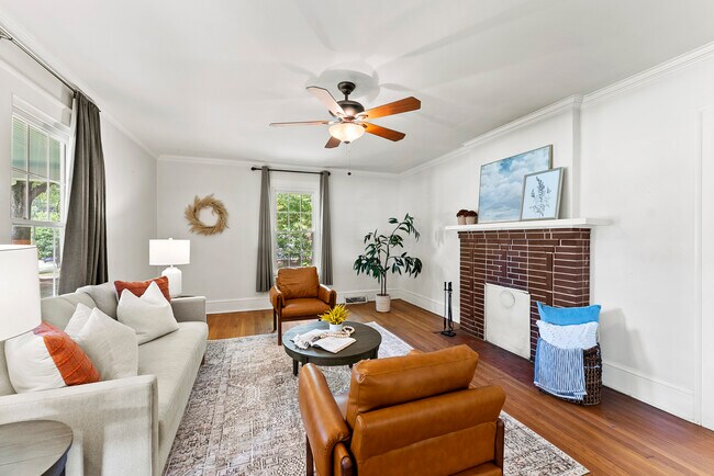 Foto del edificio - 4017 Wake Forest Rd