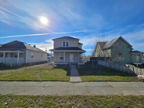 Building Photo - 218 E Baldwin Ave