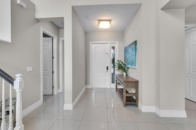 Building Photo - 9385 Eden Roc Ct