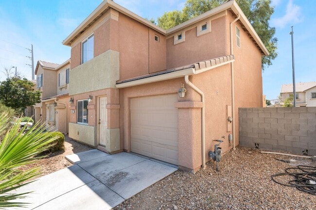 Foto del edificio - Cozy 3-Bedroom with Spacious Backyard!