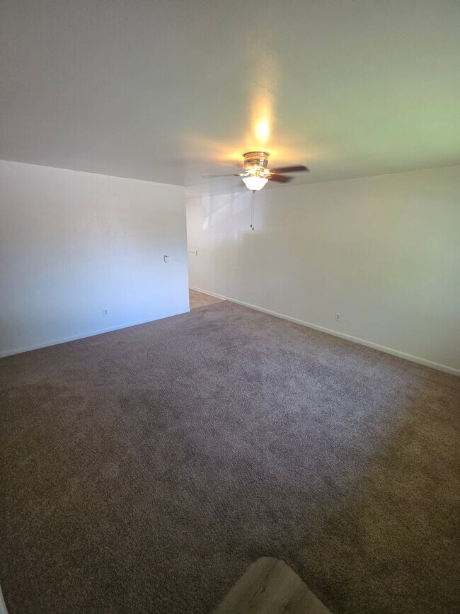 Foto del edificio - 1362 Elm Ave