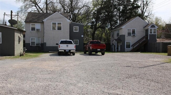 Building Photo - 608 Chautauqua Ave