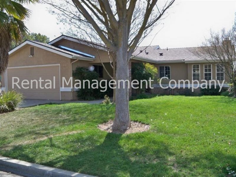 Foto principal - freshly painted , new carpet, big yard wit...