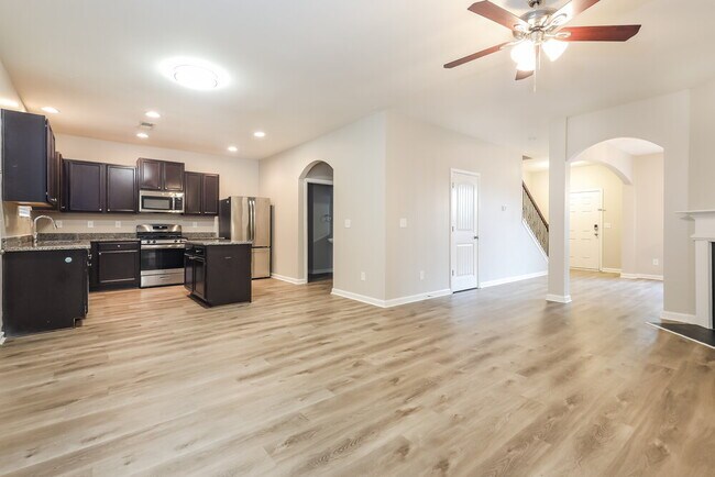 Foto del edificio - 6596 Woodwell Dr