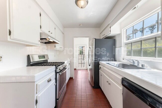 Building Photo - 1612 N Genesee Ave