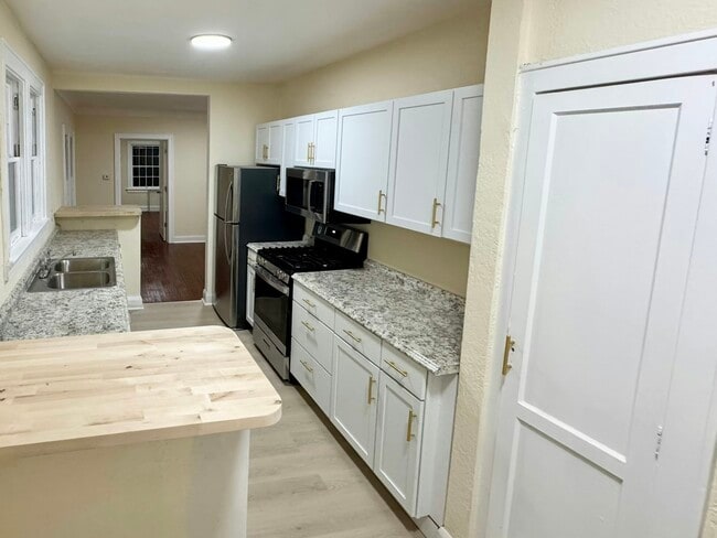 Building Photo - 1923 Freeman St