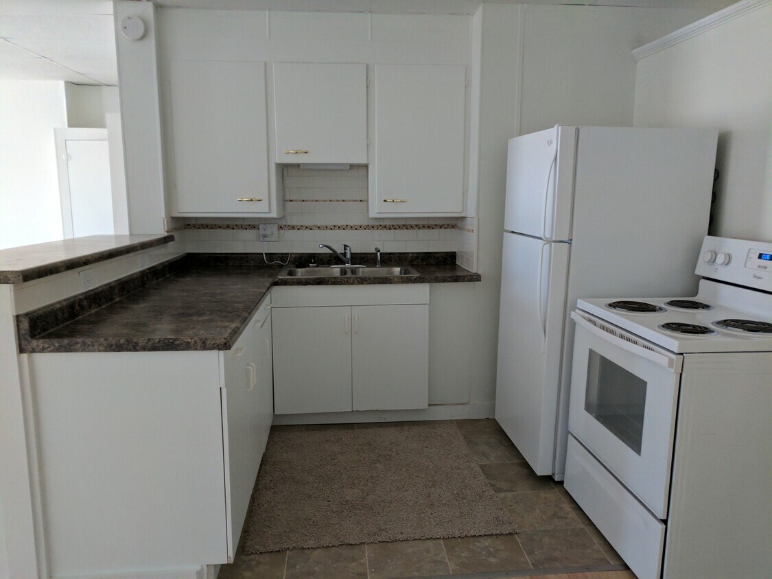 Primary Photo - 113 E Walker St