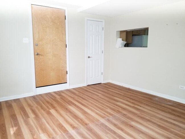 Building Photo - 2 bedroom in Riverside IL 60546