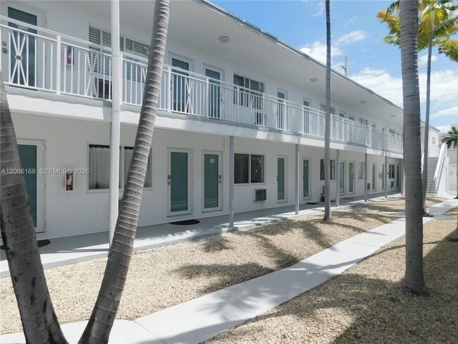 Foto del edificio - 7445 Harding Ave