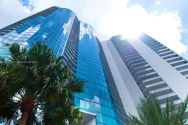 Building Photo - 333 Las Olas Way