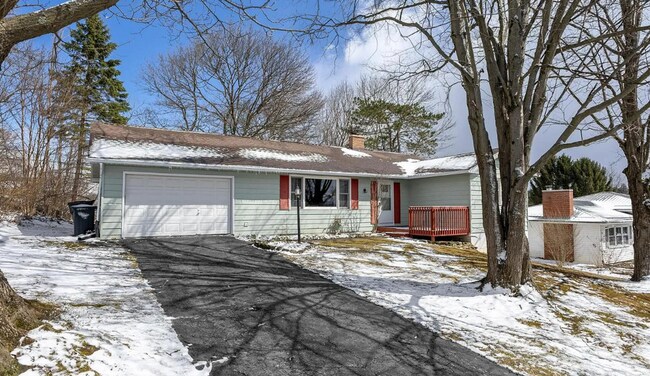 Foto del edificio - Charming 3 Bedroom in Overlook Heights