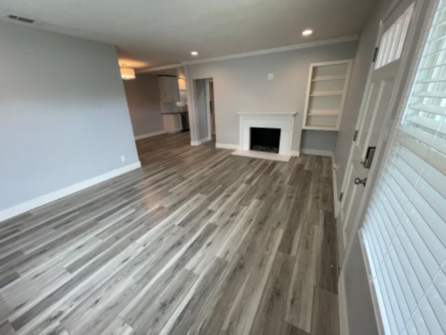 Foto del edificio - 2288 Stearnlee Ave