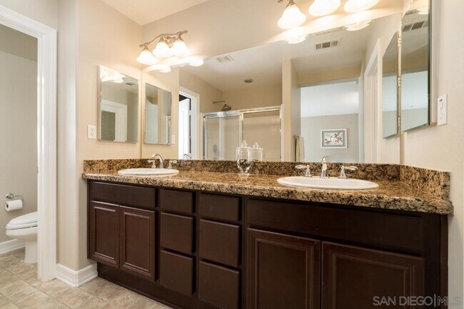 Foto del edificio - Beautifully maintained town home in the sought after community of Ravenna at 4S Ranch!