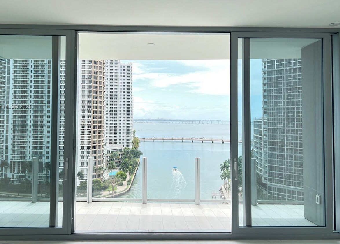 Primary Photo - 300 Biscayne Boulevard Way