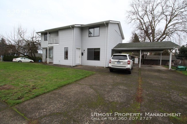 Foto del edificio - Spacious 2BD Camas Duplex