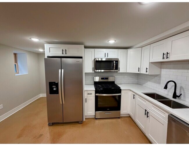 Foto del edificio - 407 E 8th St