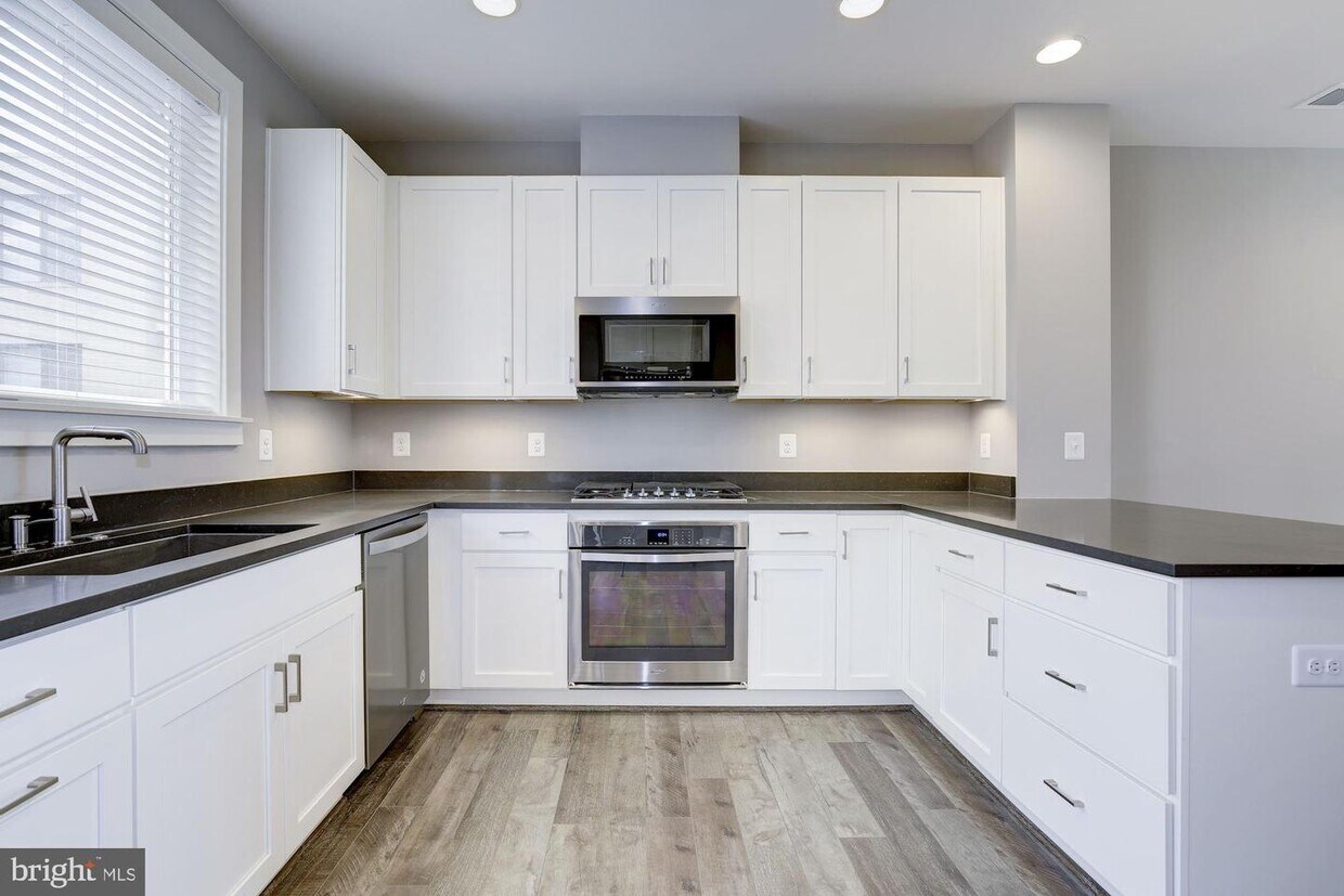 Foto principal - 10457 Fernwood Rd