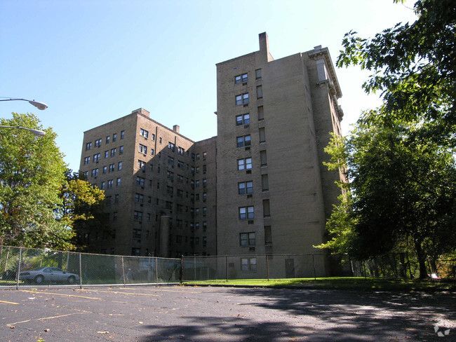 Foto del edificio - University Tower Senior Apartments