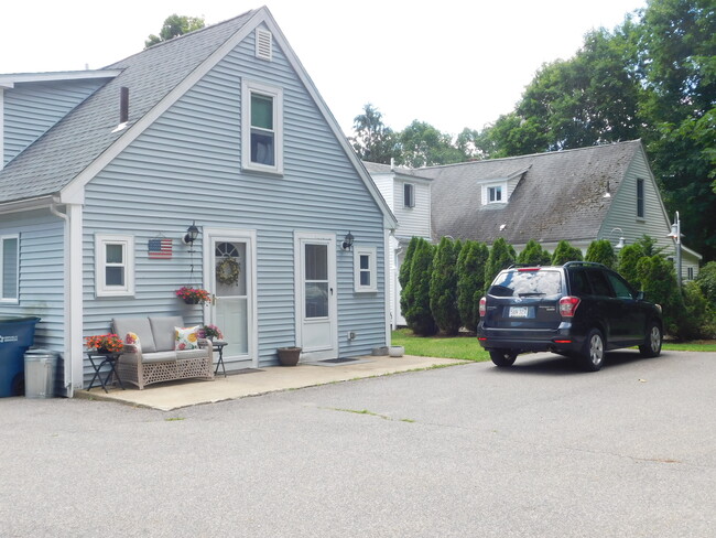 Building Photo - 63 Pond St