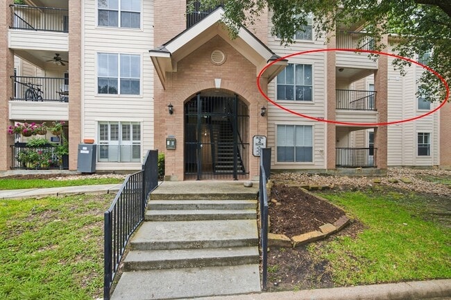 Building Photo - 8051 Bay Branch Dr