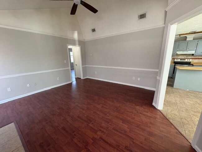 Building Photo - 3909 Almon Dr