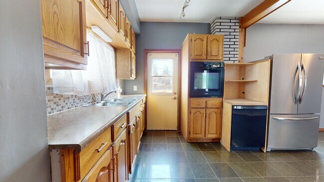 Photo du bâtiment - 3 Bedroom, 2 Bathroom Home – $2,225/month ...