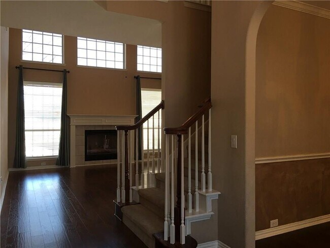 Foto del edificio - COMING SOON - 4 BEDROOM 3.5 BATH HOME IN K...