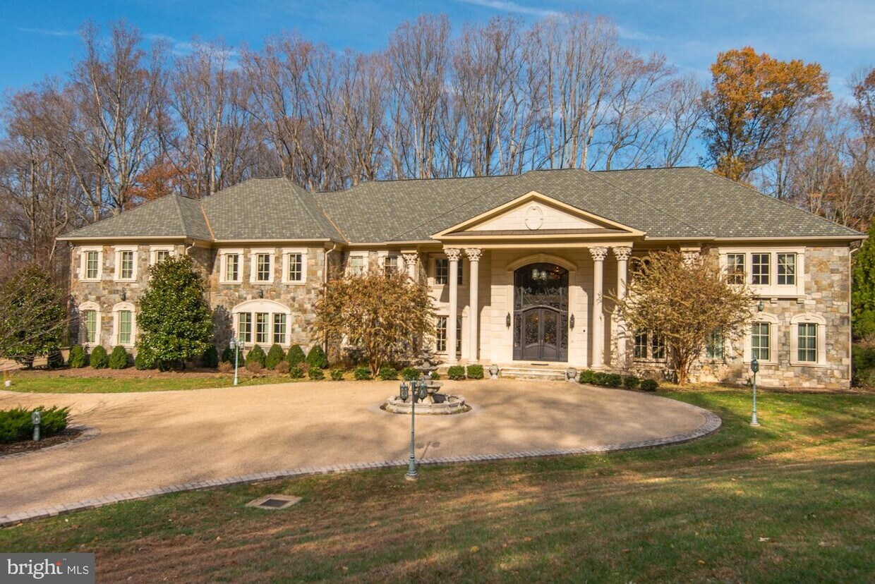Primary Photo - 904 Chinquapin Rd