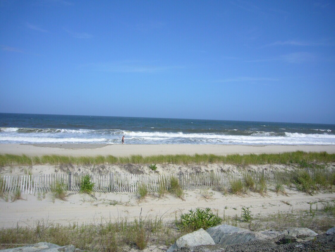 Primary Photo - 1187 E Ocean Ave